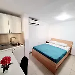 Piccolo Modern - Old Town Apartment *